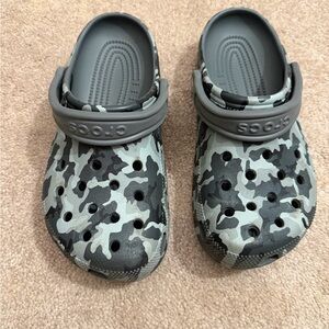 CROCS Kids' Camo Water Shoes - Black and Gray